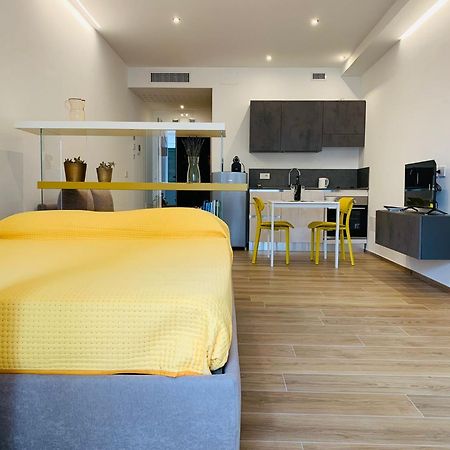 Domus13-With Private Parking Apartment บารี ภายนอก รูปภาพ