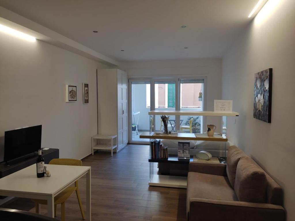 Domus13-With Private Parking Apartment บารี ภายนอก รูปภาพ