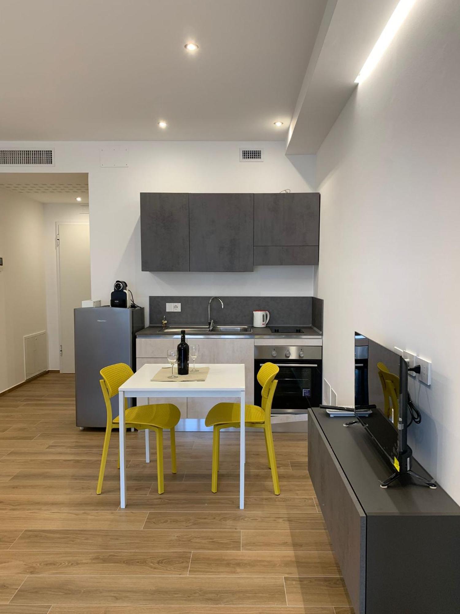 Domus13-With Private Parking Apartment บารี ภายนอก รูปภาพ