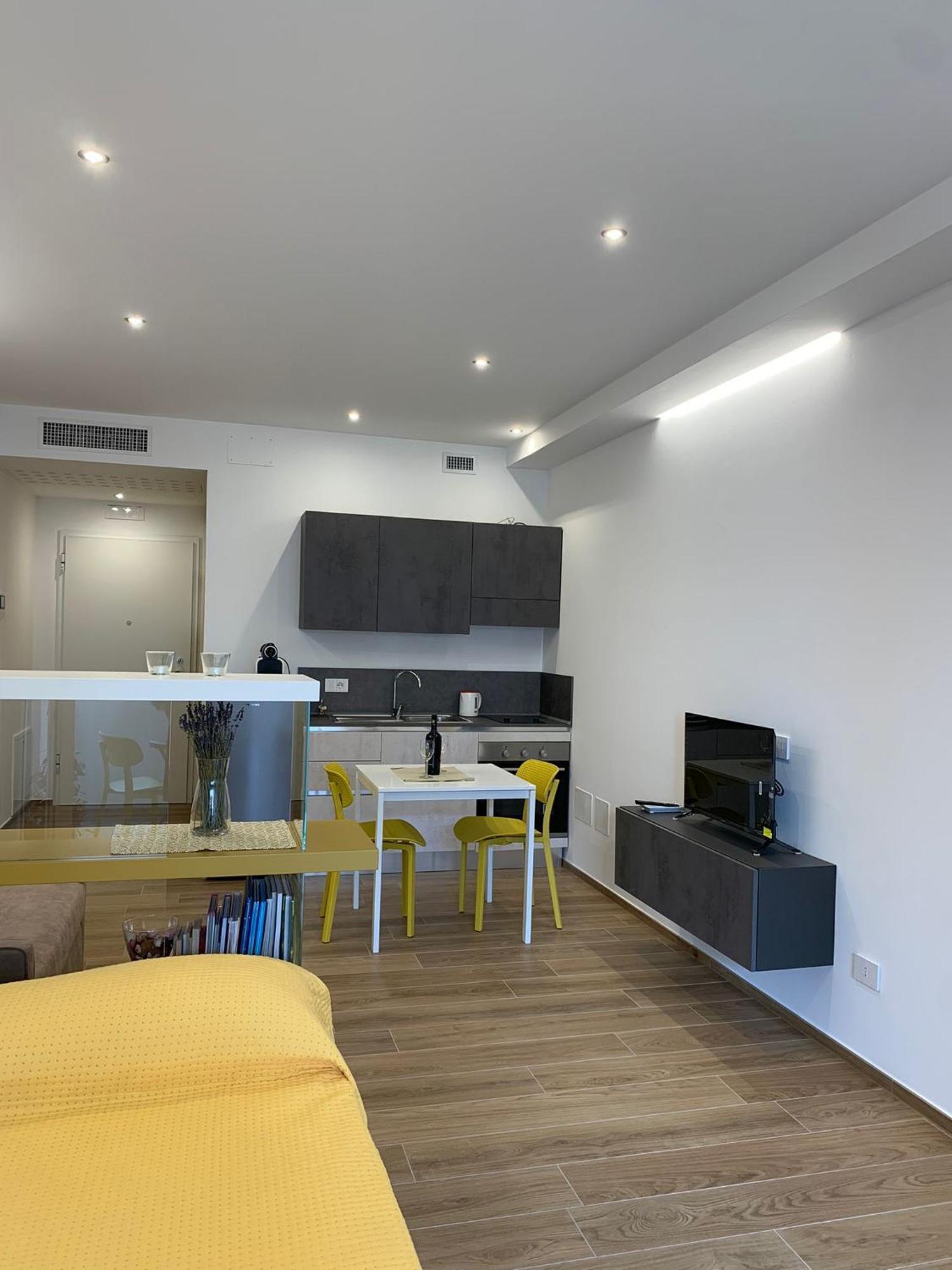 Domus13-With Private Parking Apartment บารี ภายนอก รูปภาพ